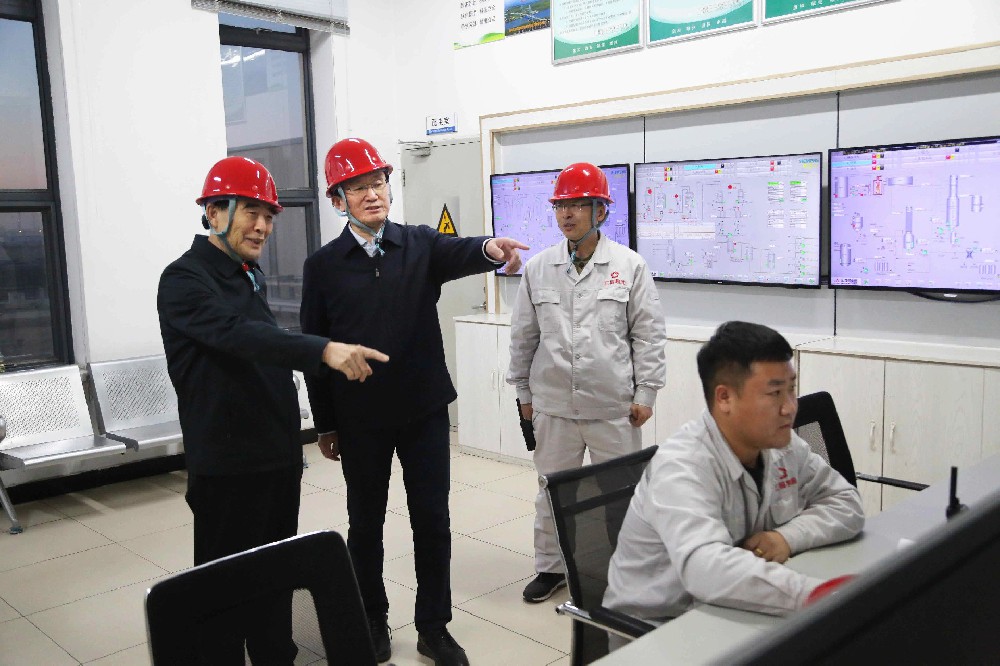 市委常委、副市长，辽滨经开区党工委书记韩尚富一行到我司就生产运营情况进行调研